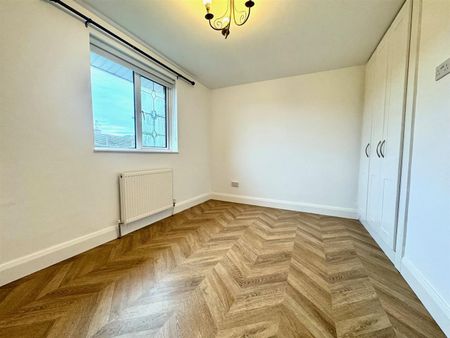 54 Circular Road, - Photo 2