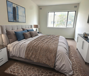 SPACIOUS 3 BEDROOM UNIT WITH BRAND NEW KITCHEN - Photo 2