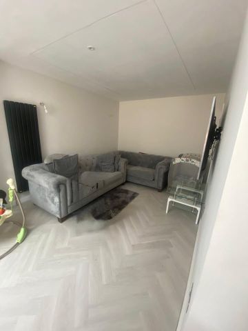 Room in a Shared House, Galpins Road, CR7 - Photo 3