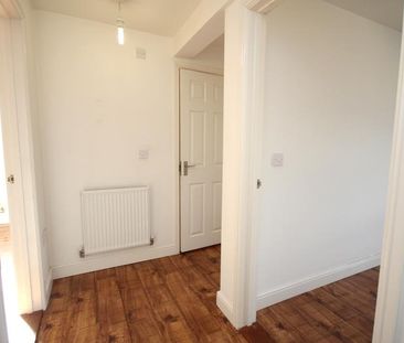 2 Bedroom Flat / Apartment to let - Photo 6