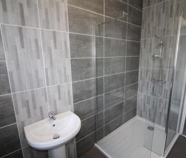 2 bedroom end of terrace house to rent - Photo 4