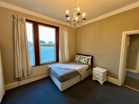 1 Bed Flat, Lynton Road, W3 - Photo 5