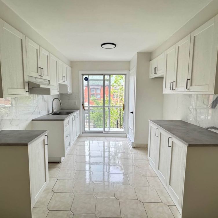 5 1/2 ANJOU - Photo 1