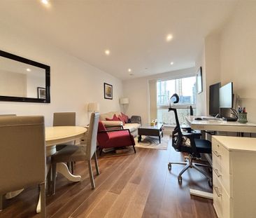 Lincoln Plaza, London - Photo 3