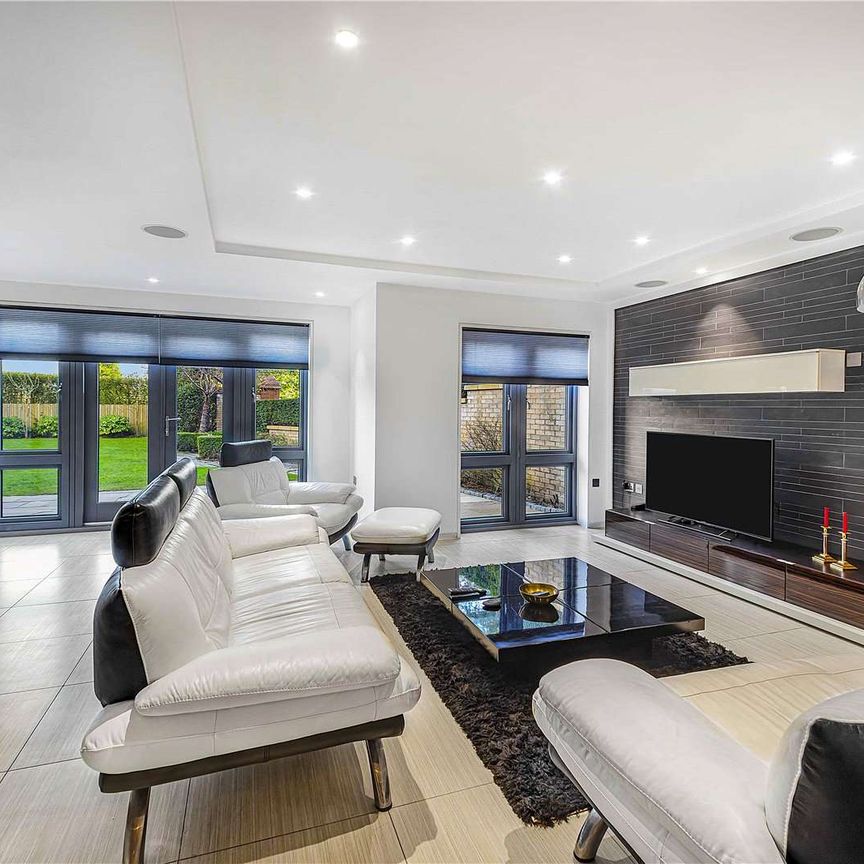 Exceptional six bedroom luxury residence in Bowdon with gym, cinema, sauna, CCTV, media system and dual level stacking double garage - Photo 1