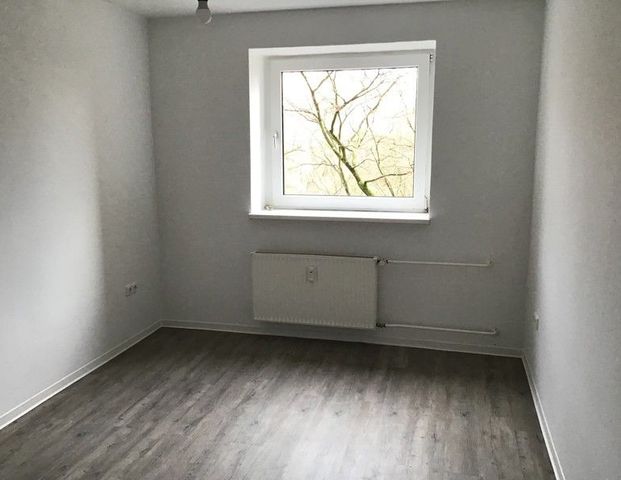 Tolle Familienwohnung mit Balkon, kurzfristig verfügbar - Photo 1