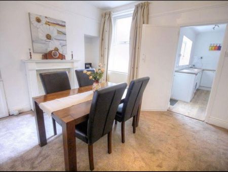 4 bedroom terraced house to rent - Photo 3