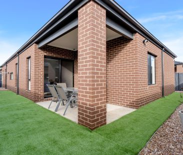 Family Home in Beveridge - Photo 5