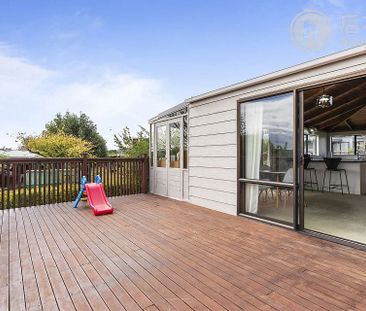 Beautiful 3 Bedroom House in Beach Haven - Photo 1