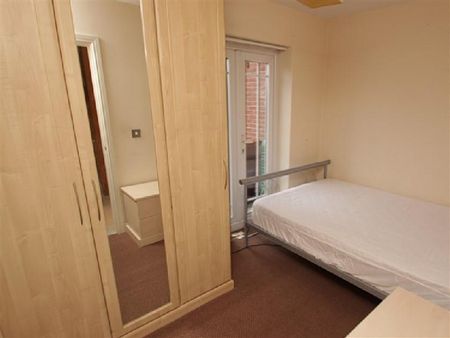 4 bedroom townhouse to rent - Photo 5