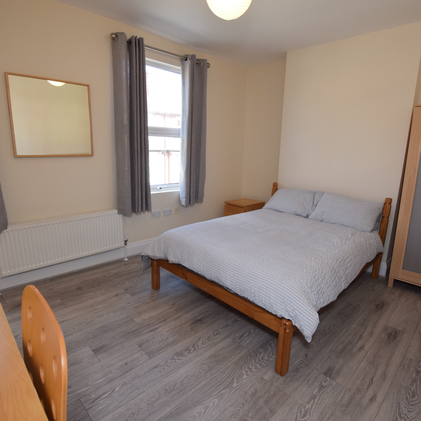 Teversal Avenue Room 3 - Photo 2