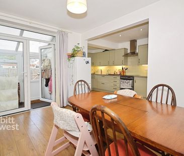 3 bedroom end of terrace house to rent - Photo 5