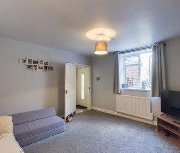 2 bedroom end of terrace house to rent - Photo 1