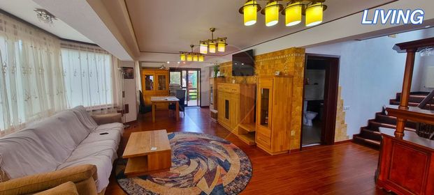 Eleganță și confort într-o casă cu personalitate - Fotografie 1