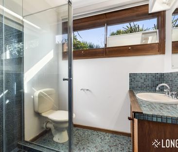 Stylishly Refreshed Home in Quiet Court Location! - Photo 5