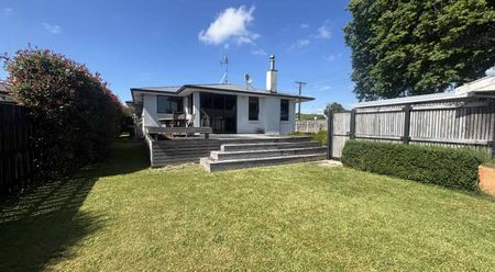 EAST SIDE FAMILY HOME - Photo 3