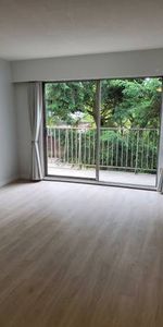 1-Bedroom Apartment-Newly Renovated: - Photo 4