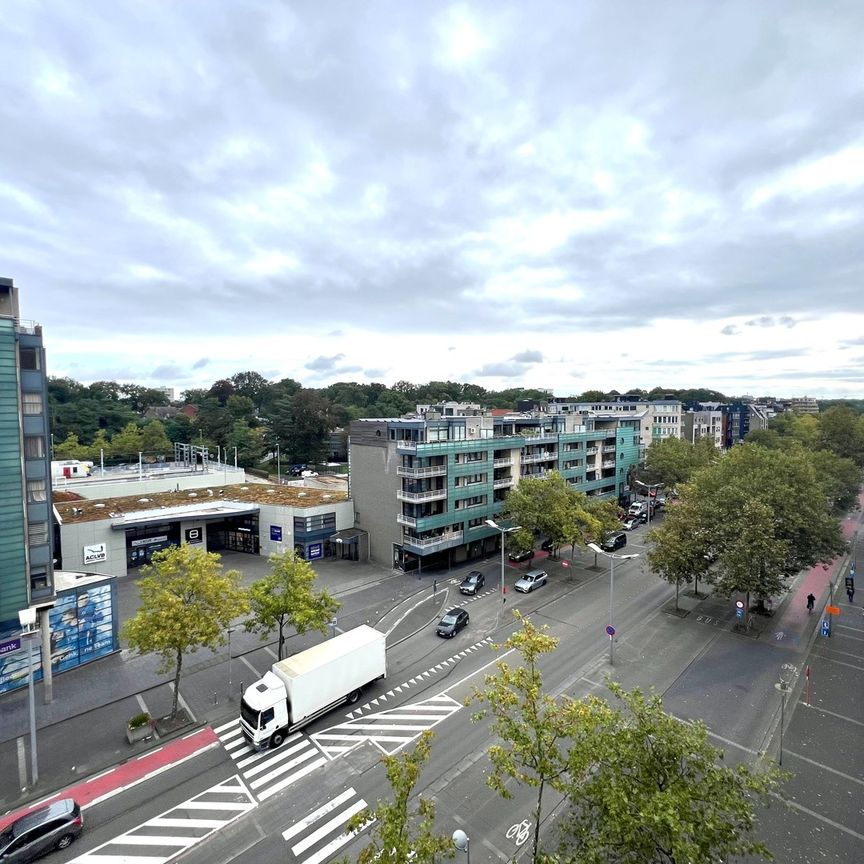 Ruim appartement met 2 slaapkamers in hartje Genk - Foto 1