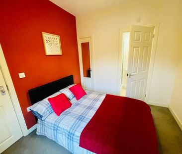 1 bedroom in a house share to rent - Photo 2