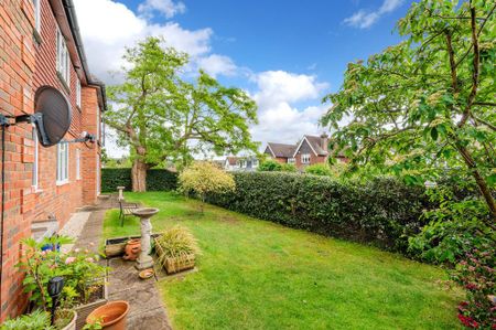 2 bedroom ground floor flat to rent - Photo 2