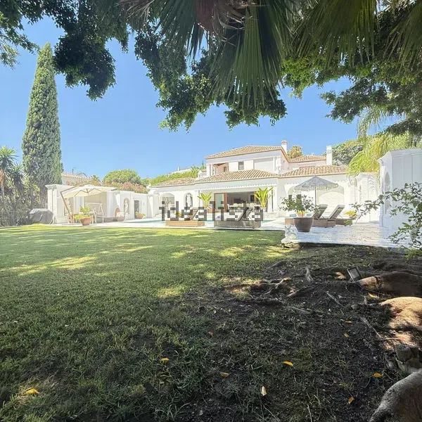 Alquiler de casa o chalet independiente en CL Istan De - Photo 1