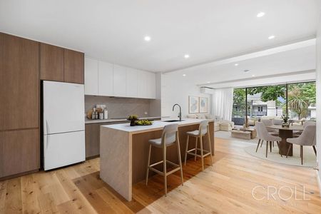 Stunning Oversized Two Bedroom Penthouse-Style Apartment - Photo 4