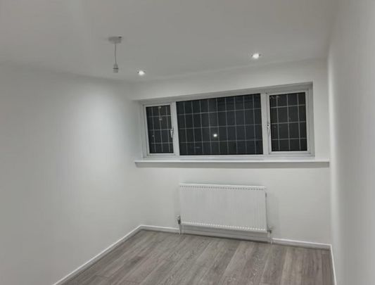 3 bedroom end of terrace house to rent - Photo 1