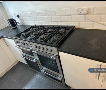 6 bedroom semi-detached house to rent - Photo 5
