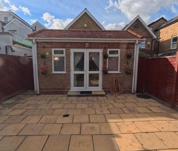 5 bedroom detached house to rent - Photo 3