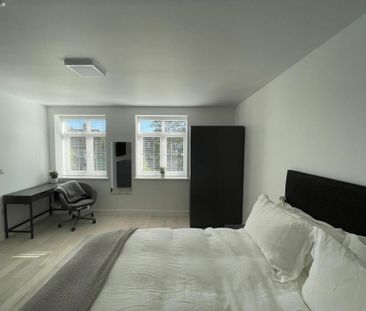 1 bedroom in a flat share to rent - Photo 4