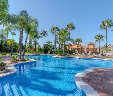 Luxury Townhouse for rent in Estepona, Andalusia - Photo 6