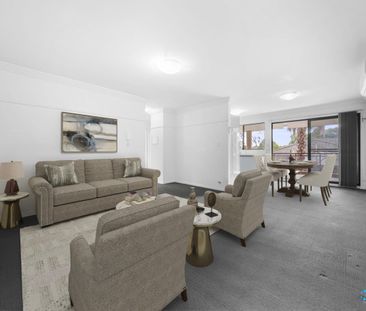 Top floor unit with air-conditioning and gas cooking - Photo 1