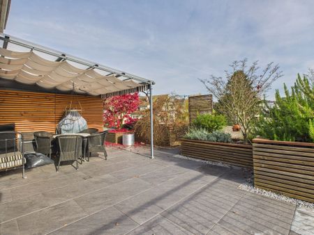 Furnished 3.5-room penthouse apartment with large terrace and fantastic view over the Limmattal - Photo 2