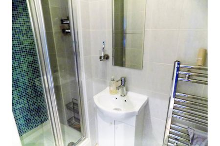1 bedroom in a house share to rent - Photo 5
