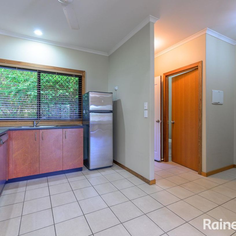 CITY CENTRE EXECUTIVE APARTMENTS WITH WATER VIEWS! - Photo 1