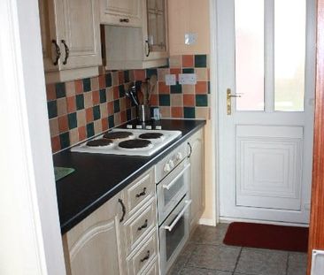 1 Bed Semi-Detached House, Abbeydale Garth, LS5 - Photo 6