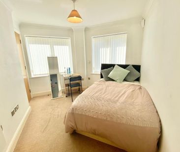 1 bedroom in a flat share to rent - Photo 3