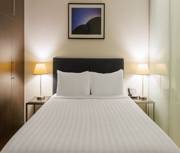 Furnished studio apartment in the heart of Melbourne - Photo 1