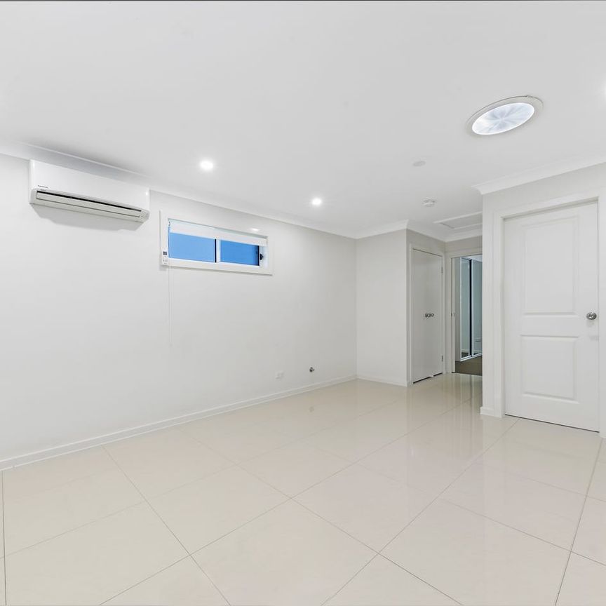 Prime Location, Near-New Granny Flat with Gas Cooking - Photo 1