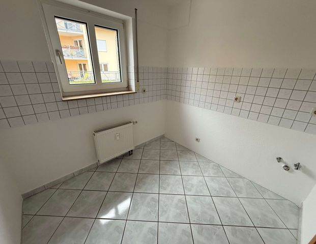 1. OG mit Feldblick / Süd-West-Balkon / Bad mit Wanne+Fenster+Dusche / Stellplatz - Foto 1