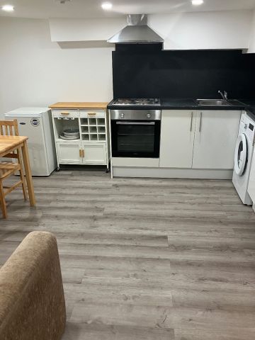 1 Bed Flat, Devonshire Road, SE23 - Photo 3