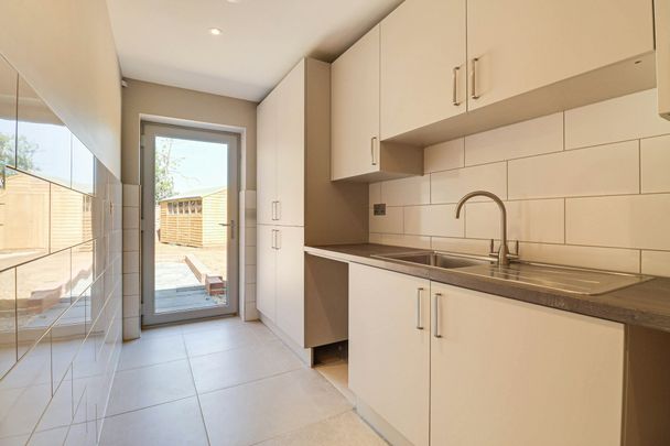 Clements End Road, Studham, LU6 2NG - Photo 1
