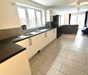 11 Bedroom Student Home – Llanbleddian Gardens - Photo 3