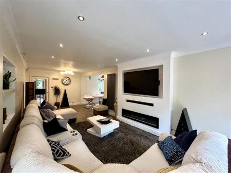 4 bedroom detached house to rent - Photo 3
