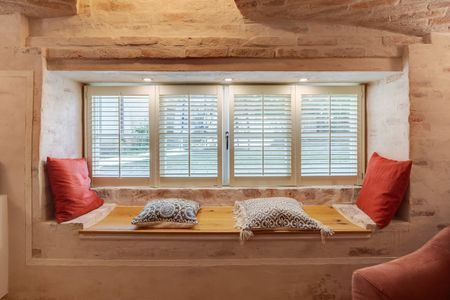 Unique souterrain apartment with vaulted ceilings - Photo 3