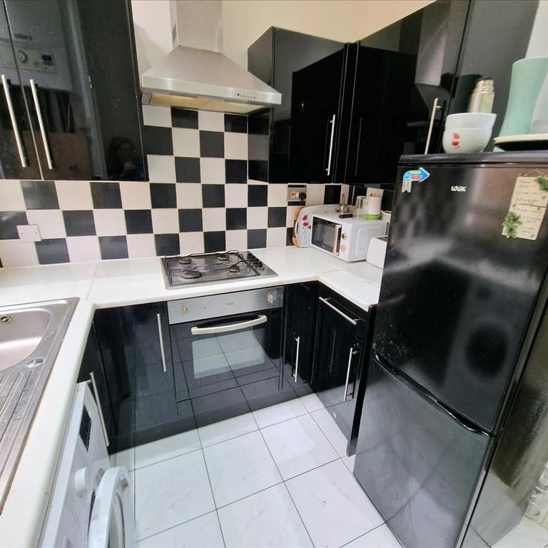 House share to rent - Photo 1