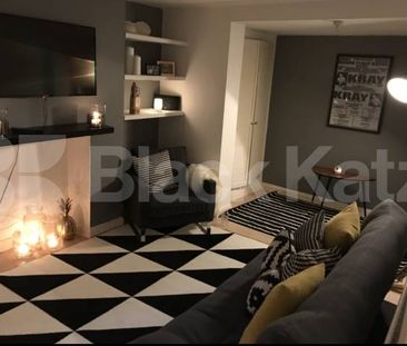 Self-contained studio located in Hackney inclusive of heating and h... - Photo 1