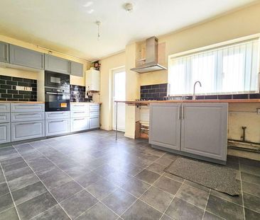 3 bedroom end of terrace house to rent - Photo 4