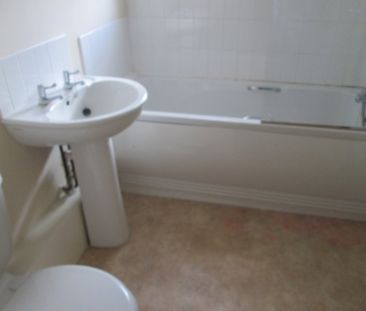 2 bed Apartment - To Let - Photo 6
