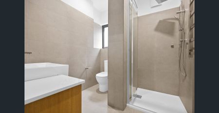 Recently Renovated Apartment In The Heart Of Kew - Photo 4